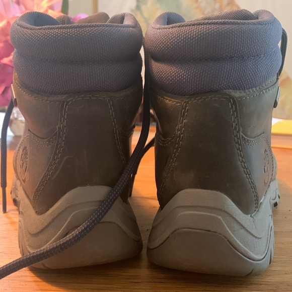 Like NEW Timberland women’s hiking boots, size 8 - Picture 8 of 9